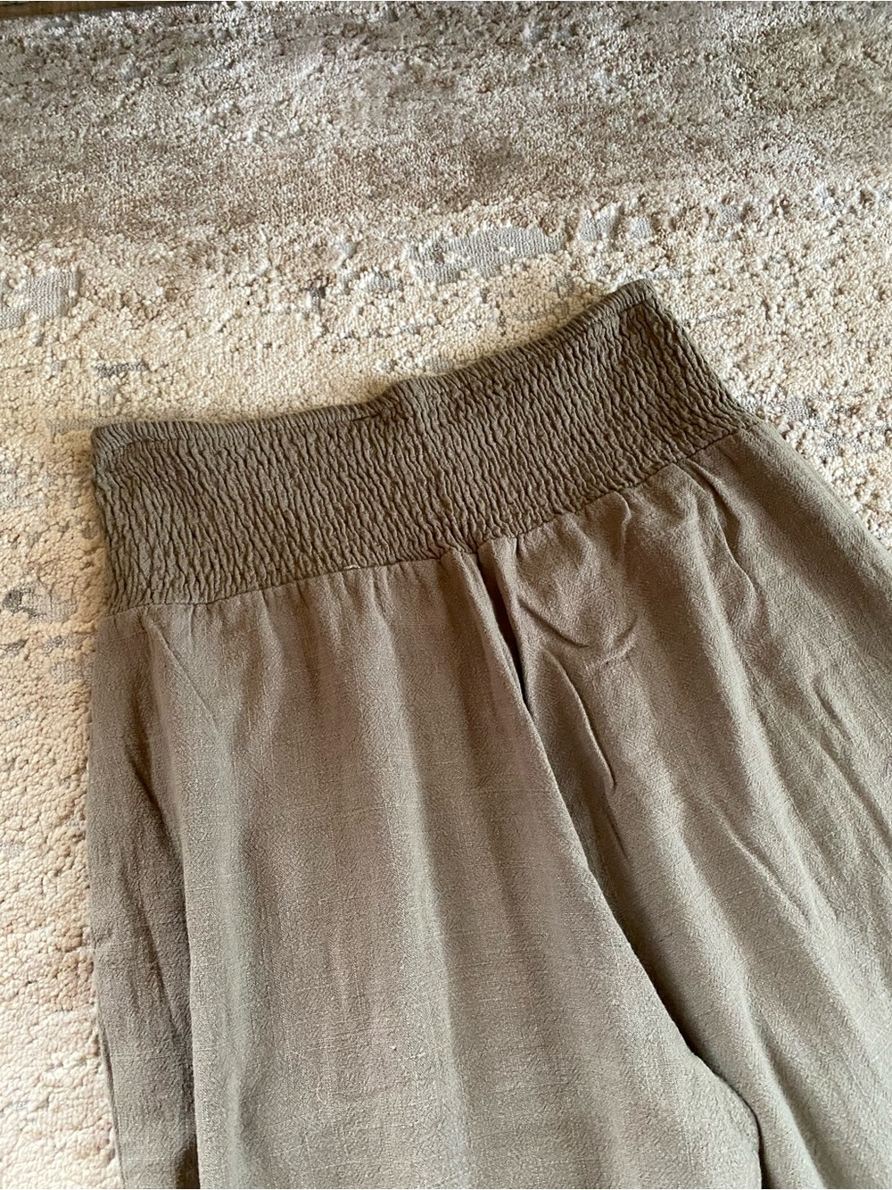 Anrabess Olive Green Wide-Leg Smocked-Waist Linen Pants Cropped Length: Small - Picture 9 of 9